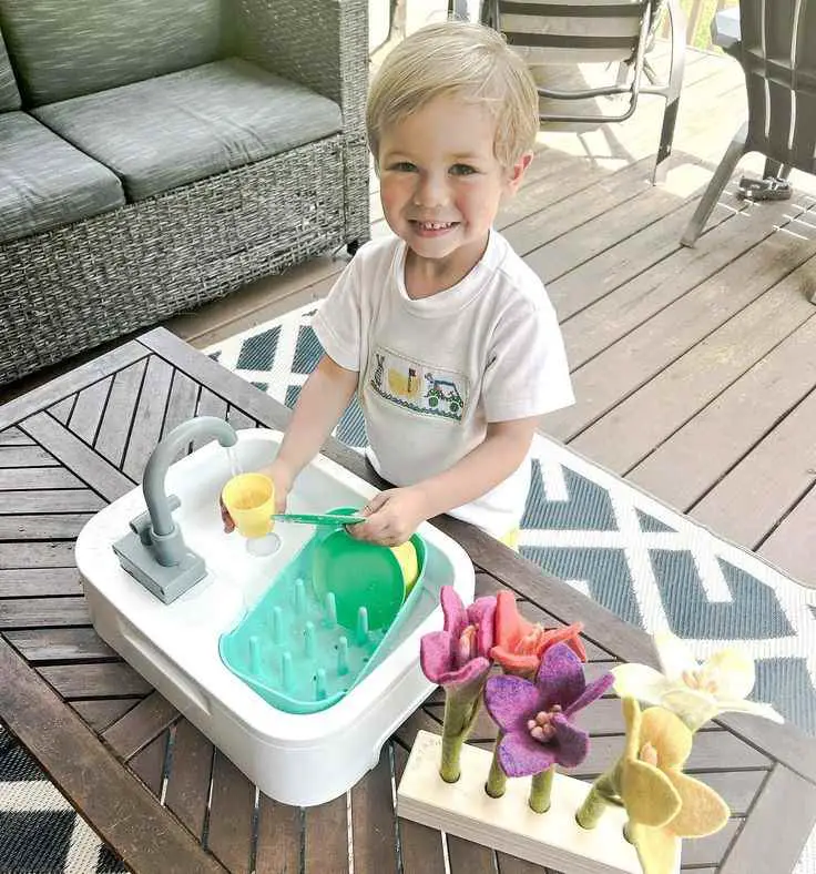 water-play-in-the-sink-or-small-tub