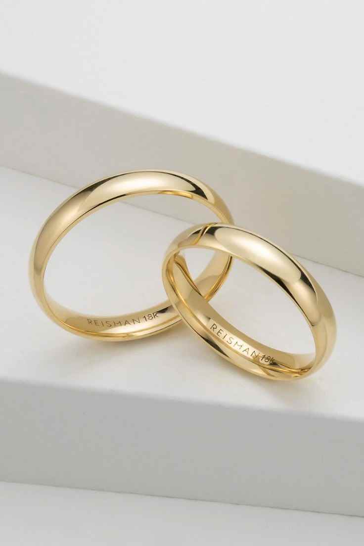 classic-gold-band-wedding-rings