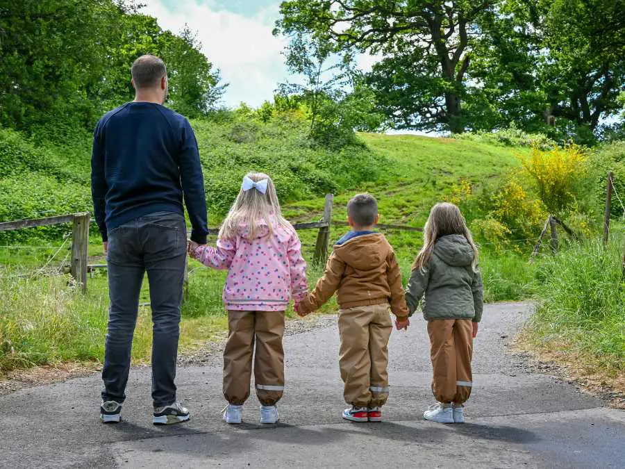 go-on-a-nature-work-things-to-do-with-toddler