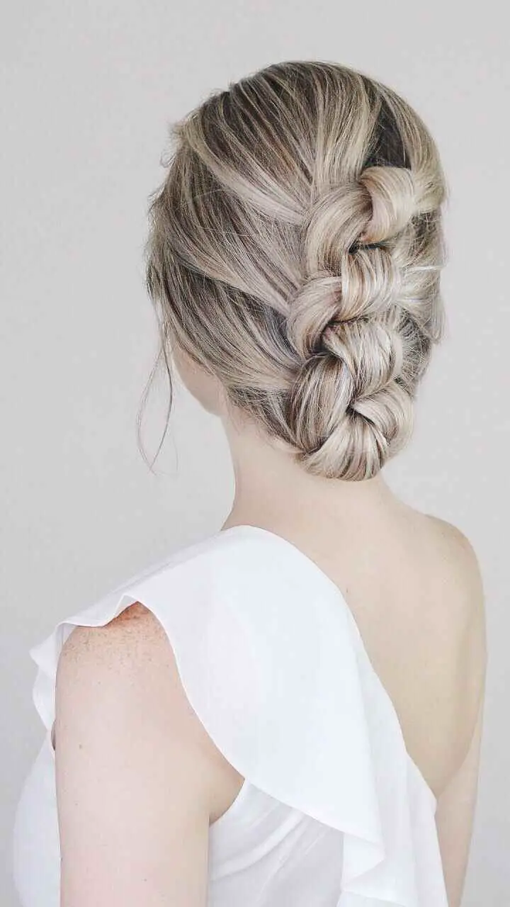 knotted-updo-graduation-hairstyles