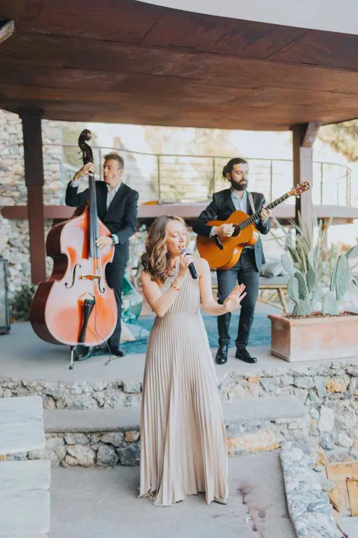 live-music-surprises-wedding-ideas