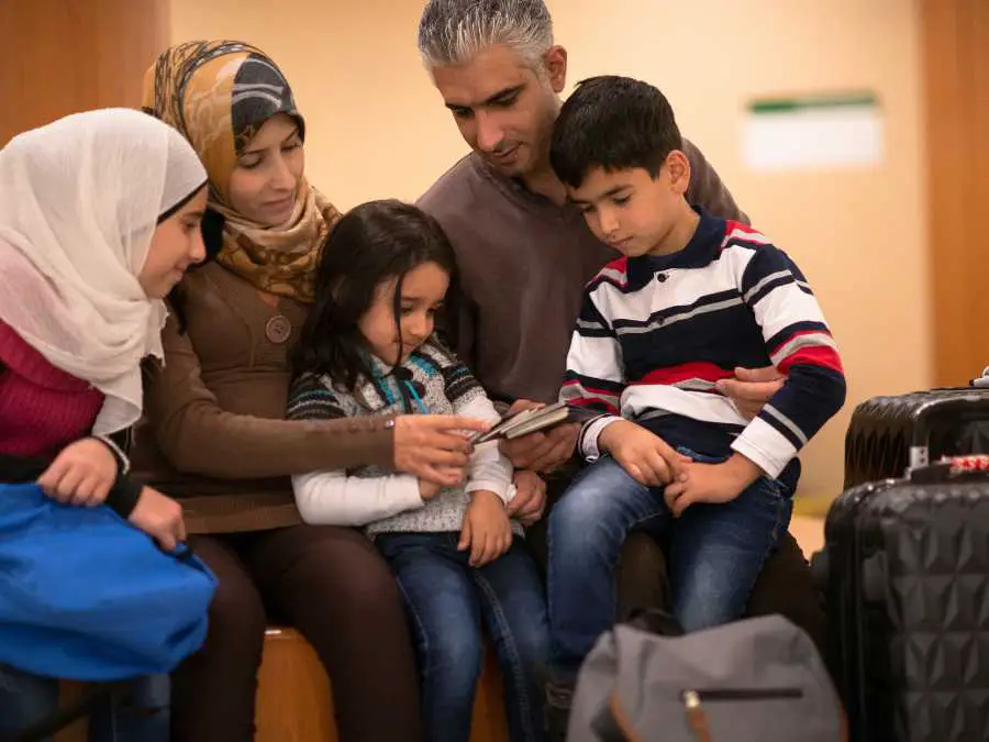 look-at-family-photos-things-to-do-with-toddlers