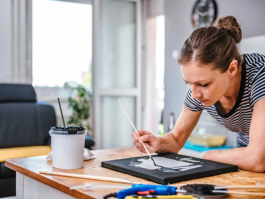 painting-on-canvas-craft-to-do-when-you-are-board