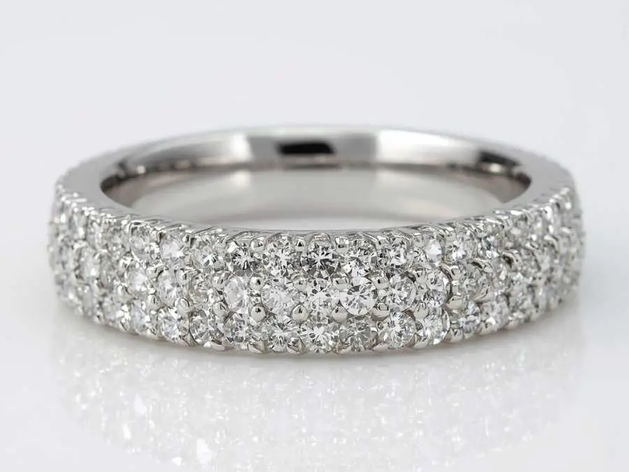 Pavé-Diamond-Band-wedding-rings