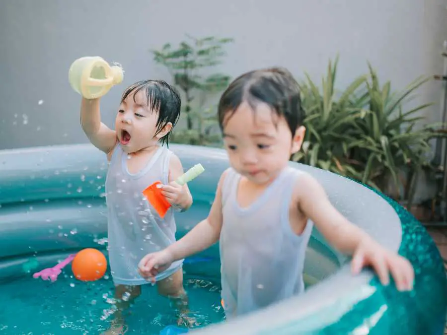play-with-water-things-to-do-with-toddlers