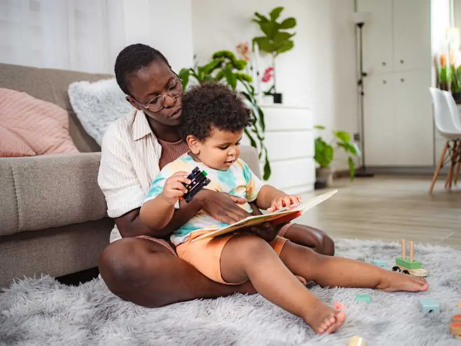 read-storybook-together-things-to-do-with-toddlers