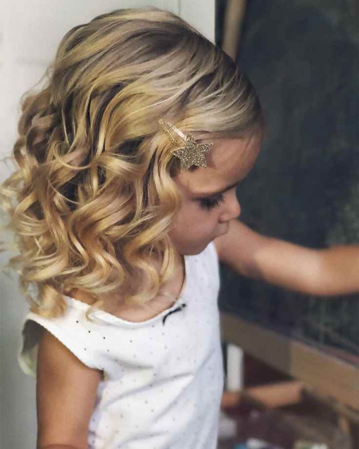 side-swept-curls-flower-girls-hairstyles