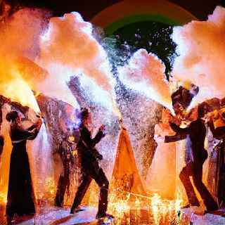 Surprise-Performances-creative-wedding-reception-ideas