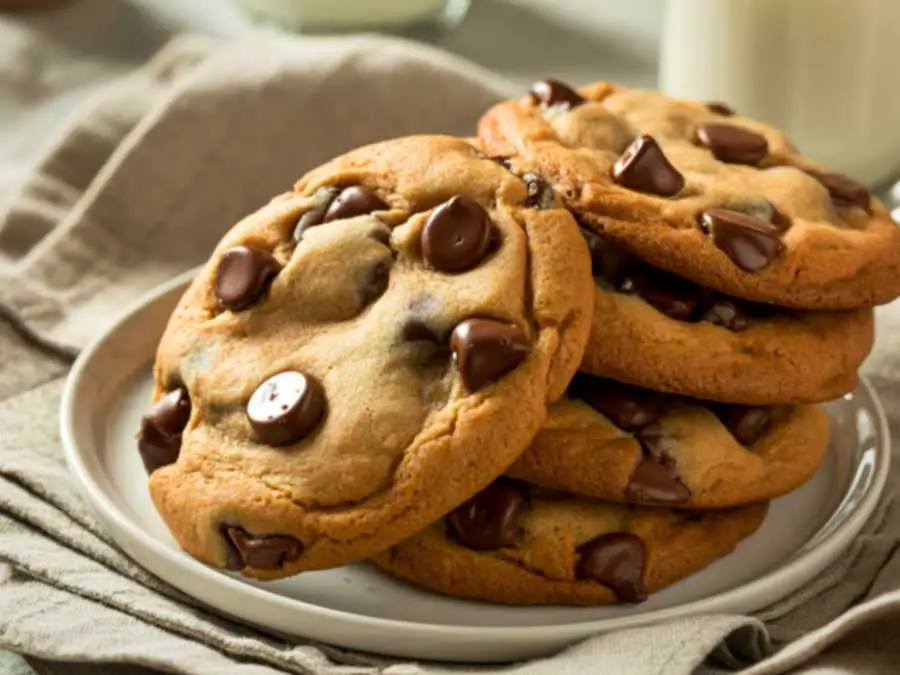 Chocolate-chip-cookie-cake