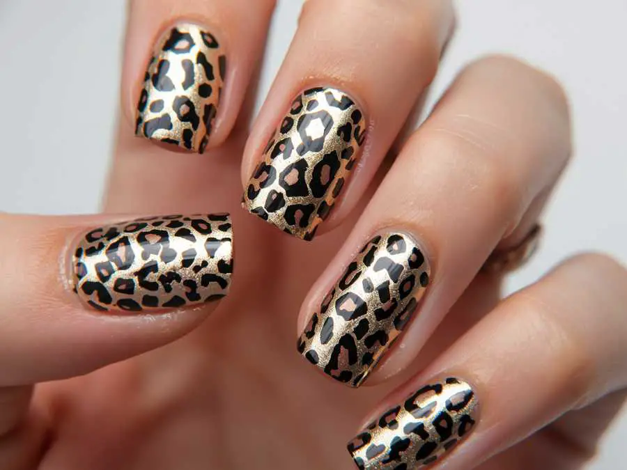 chrome-animal-print-nails-chrome-nail-design