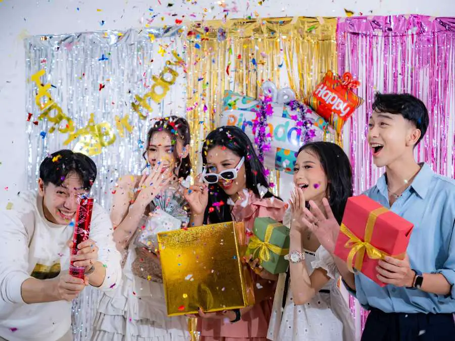 Confetti-Explosion-Moment