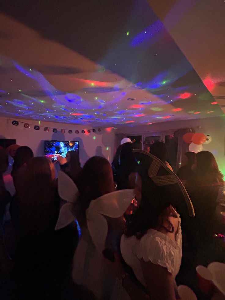 costume-themed-party