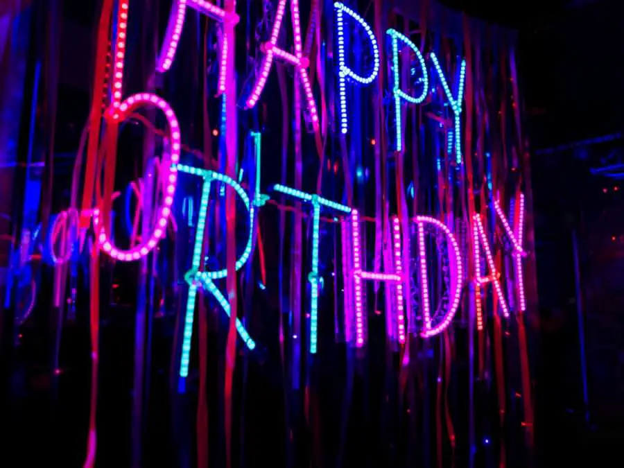 glow-stick-night-decor-birthday-decoration-ideas