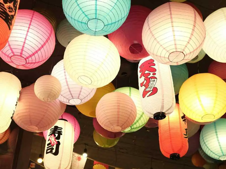 hanging-lantern-cluster-birthday-decoration-ideas
