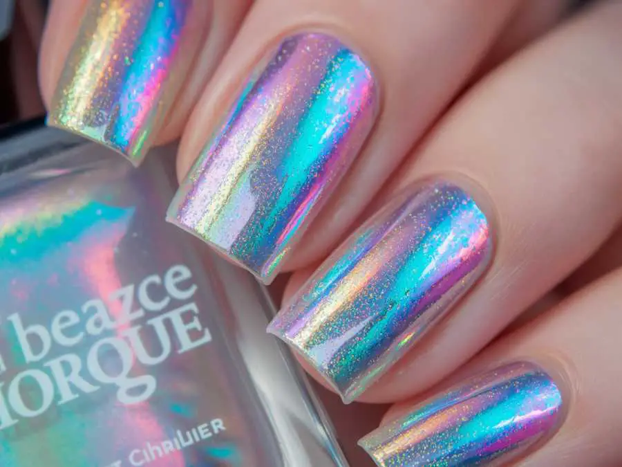 holographic-chrome-nails
