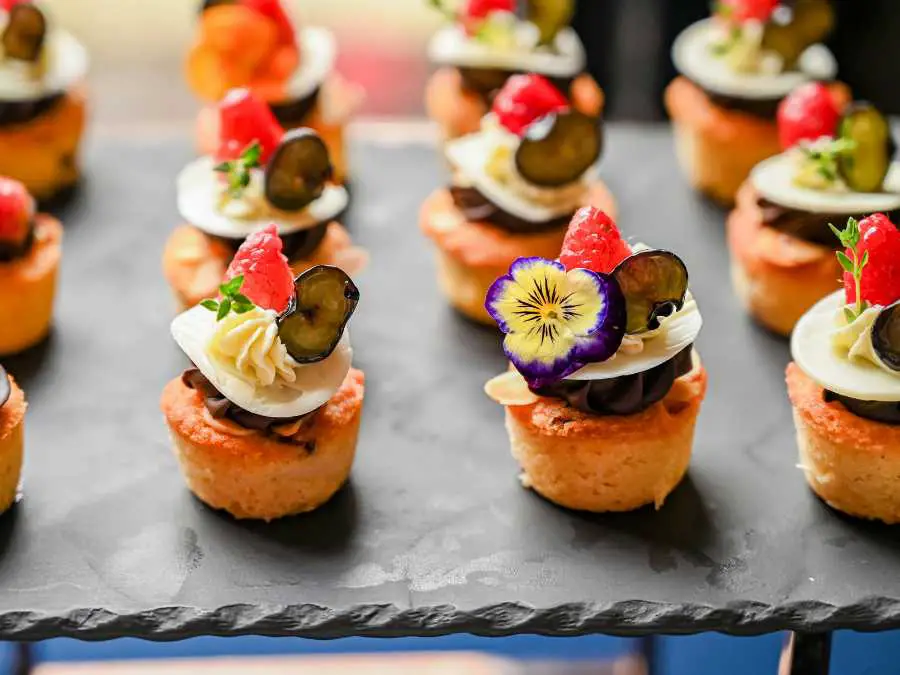 mini-cupcakes-finger-food-for-party