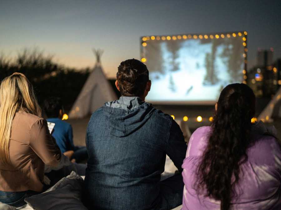 outdoor-cinema-night-birthday-party-ideas