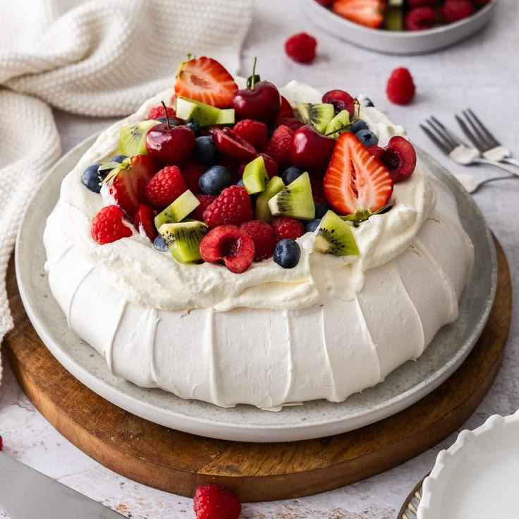 Pavlova-birthday-dessert-ideas