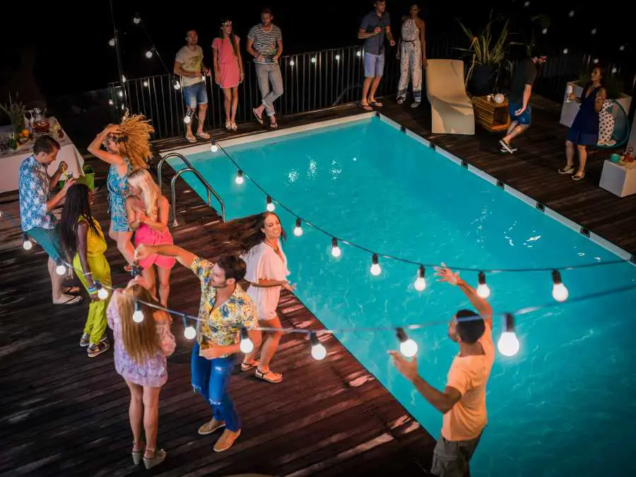 pool-party-bash-18th-birthday-party-ideas
