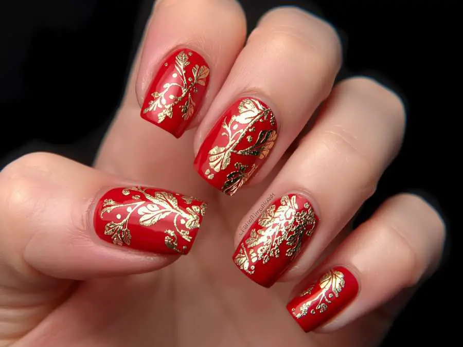 Red-and-Gold-Accent-Nailscute-red-nails