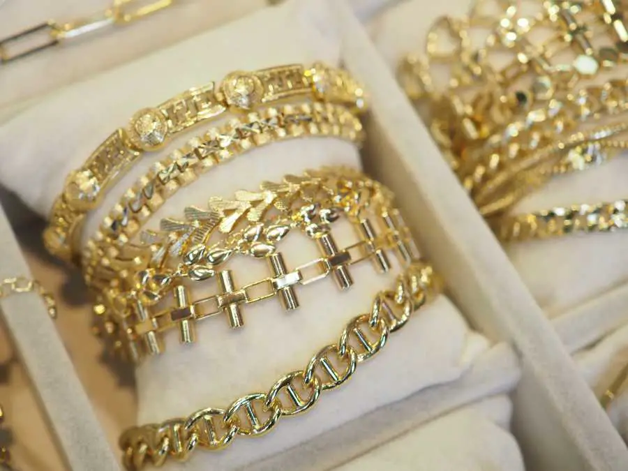 stylish-watch-or bracelet-birthday-gift-ideas