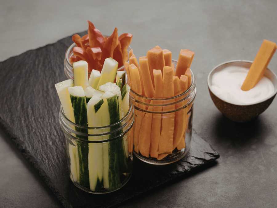 vegetable-sticks-with-dip