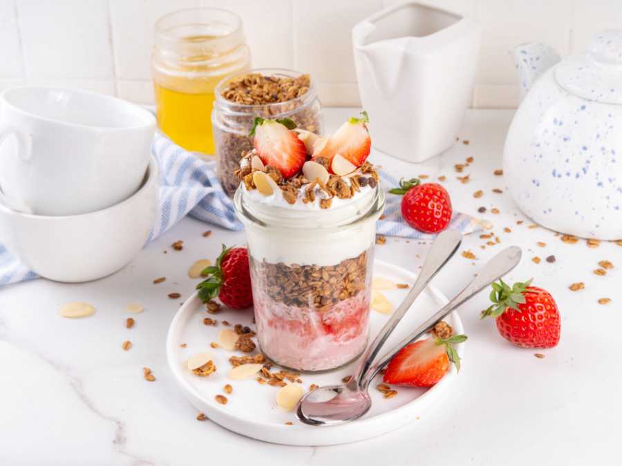 Yogurt-parfait-cups-snacks-for-birthday-party