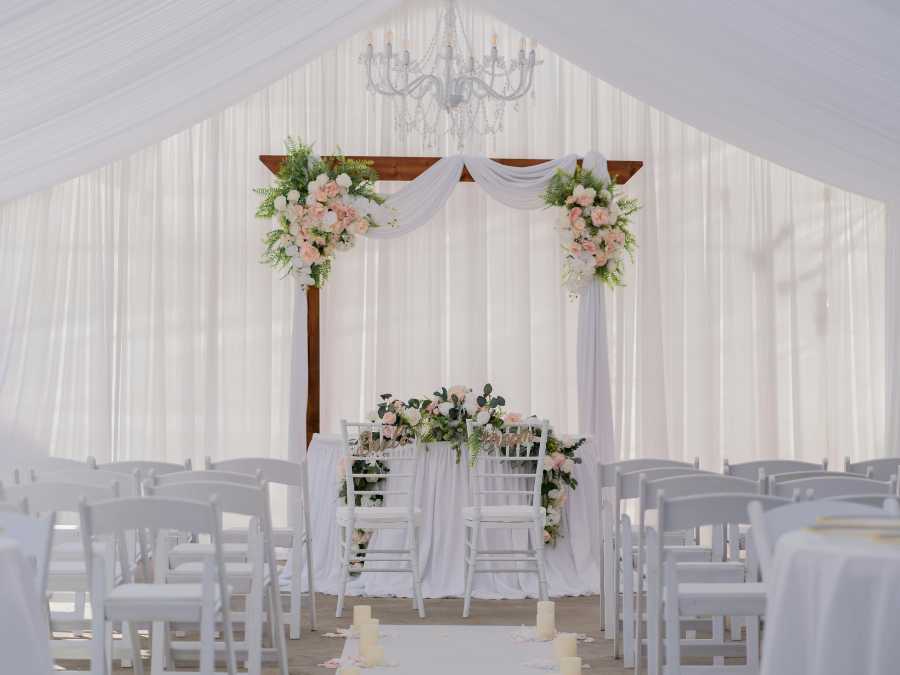 a-backup-weather-plan-wedding-must-haves