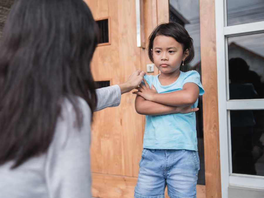 give-positive-attention-before-negative-oarenting-tips-for-toddlers