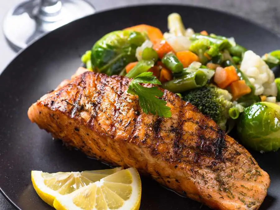 grilled-salmon-bowl-protein-lunch-ideas