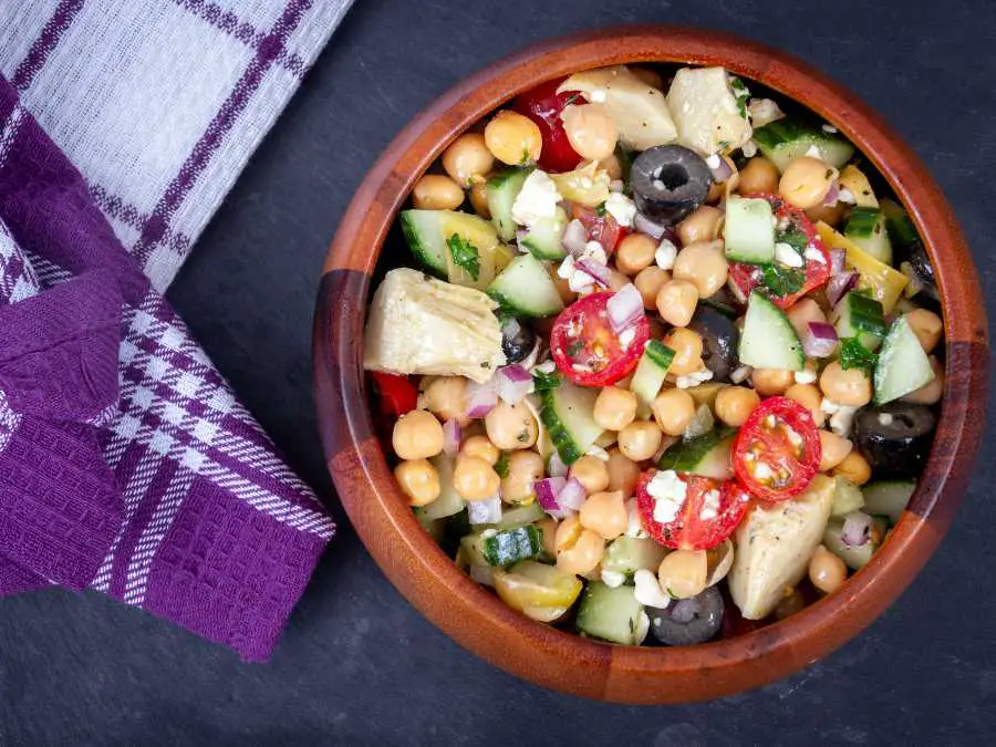 mediterranean-chickpea-bowl-protein-lunch-ideas