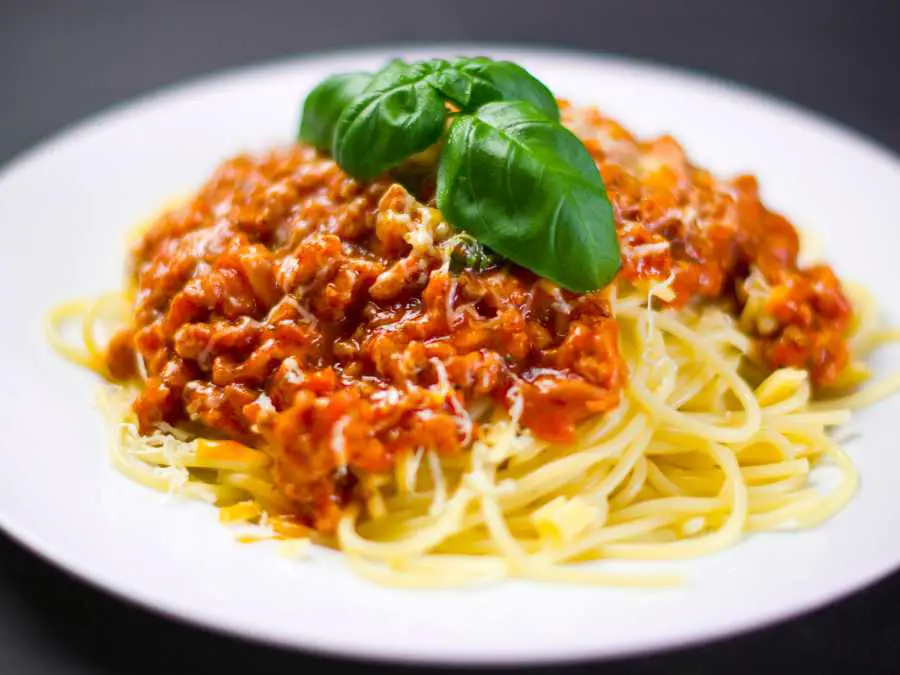 spaghetti-with-tomato-sauce