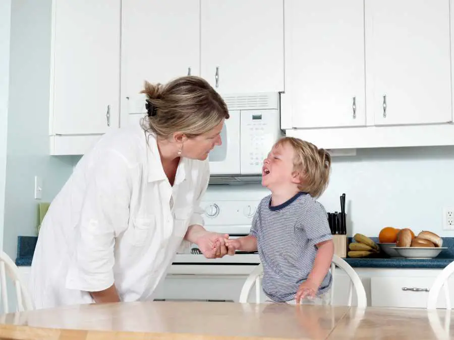 speake-calmly--during-tantrums-parenting-tips-for-toddlers