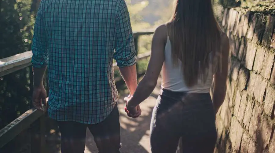 23 Hidden Couples Photos