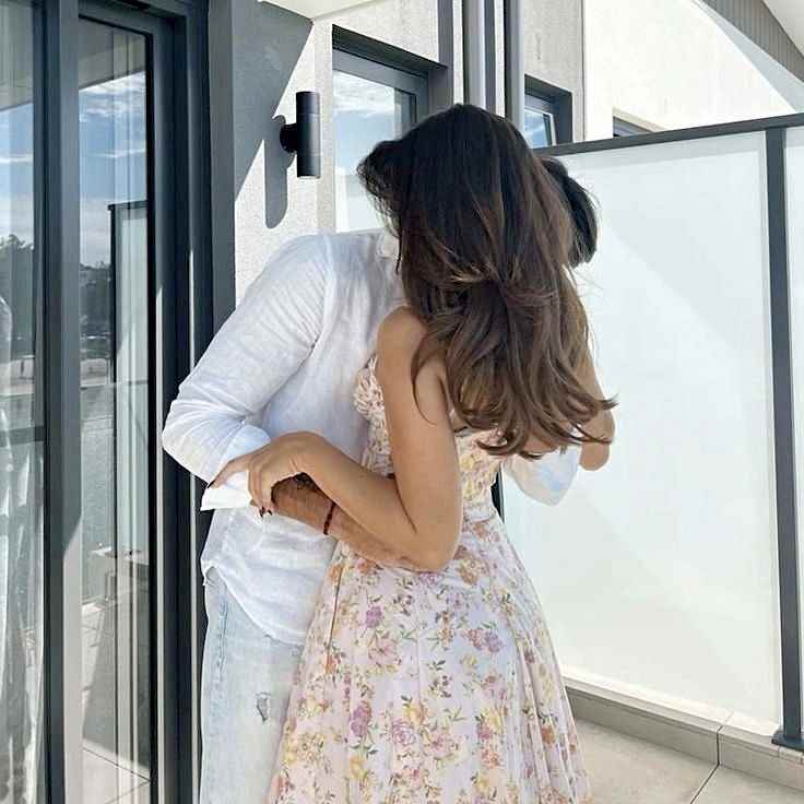 the-hidden-face-behind-hair-or-clothing-hidden-couple-photos
