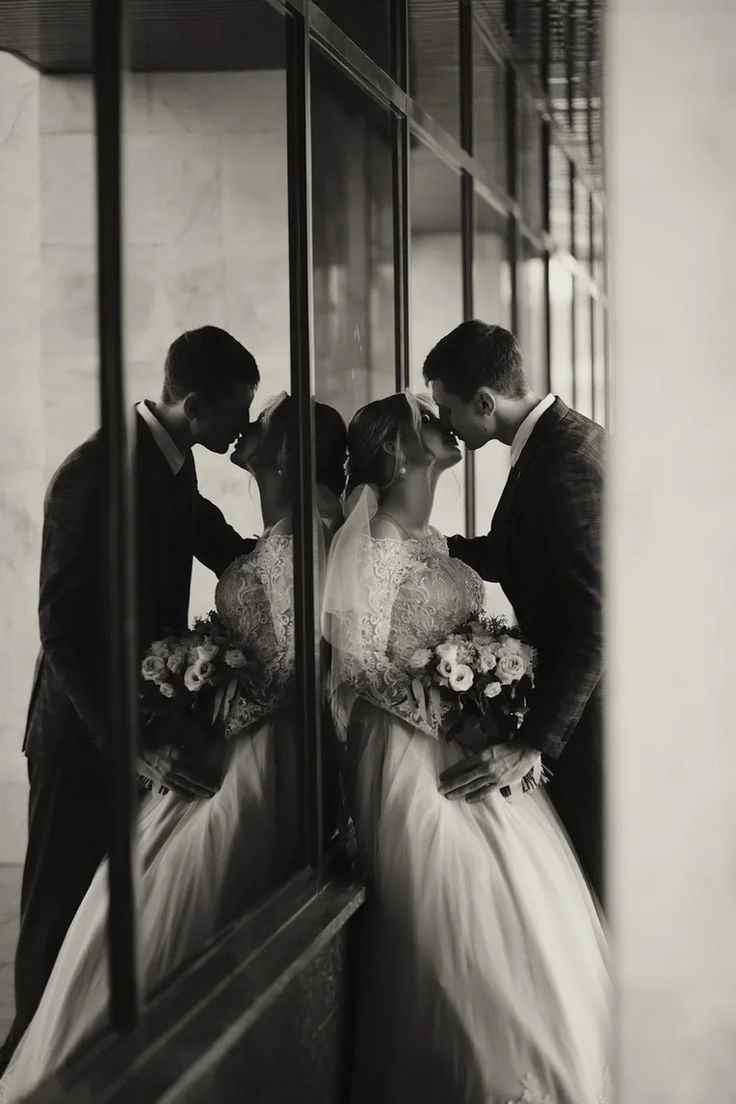 the-partial-reflection-eindow-short-hidden-couple-photos