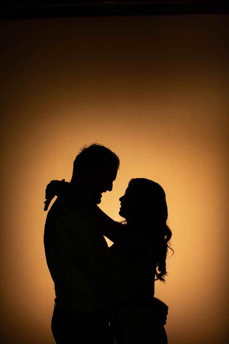 the-shadow-overlap-moment-hidden-couple-photos