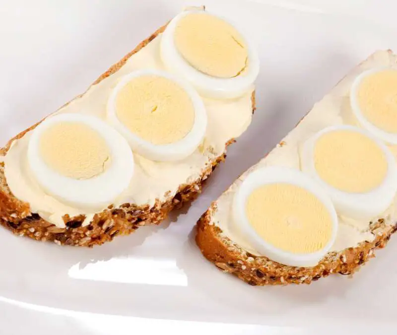 buttered-toast-boiled-eggs-toddler-lunch-ideas-for-picky-eaters