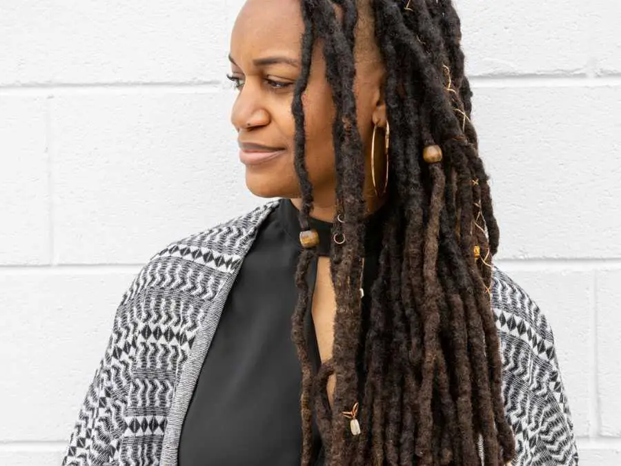 classic-long-dreadlocks-female-dreadlocks-style