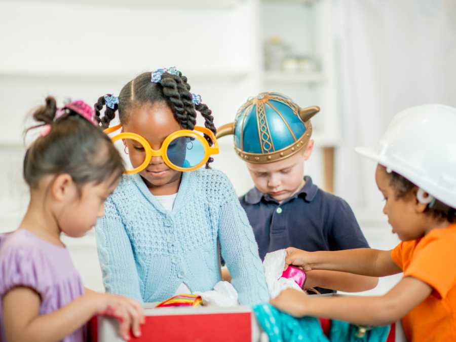 creative-dress-up-play-creative-toddler-daily-schedule