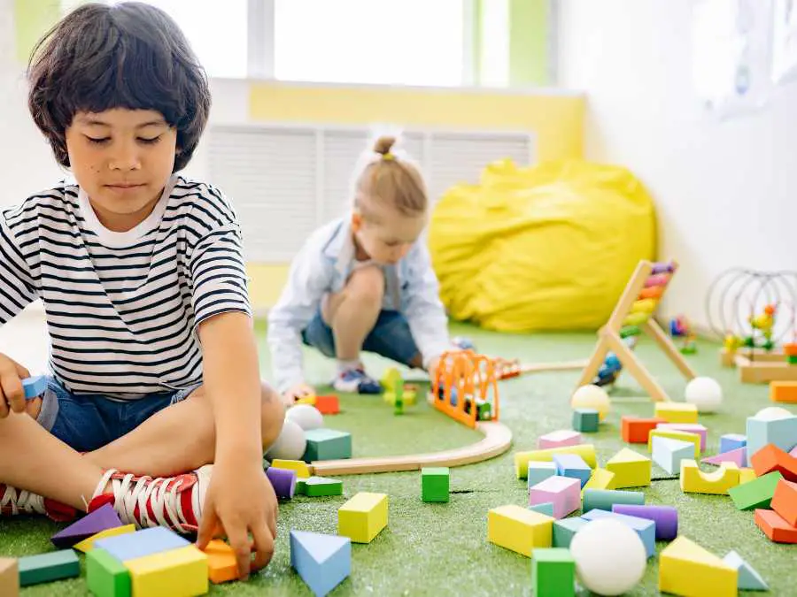 homwmade-obstacle-course-preschool-learning-activities-at-home