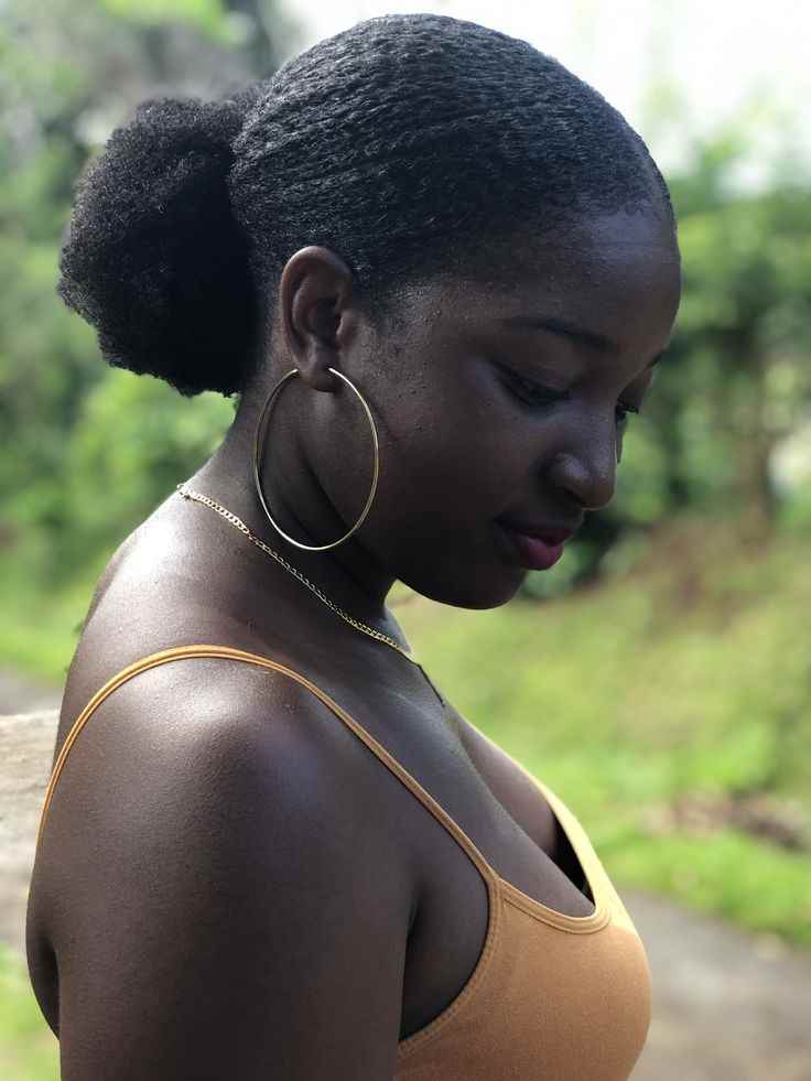 low-puff-natural-hairstyle-for-black-women