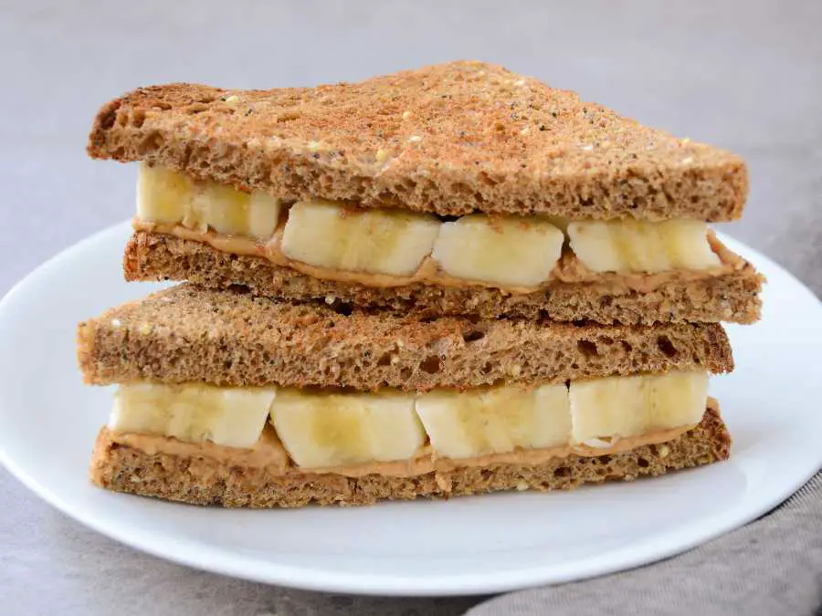peanut-butter-with-banana-sandwich-toddler-lunch-ideas-for-picky-eaters