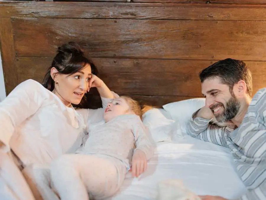 spend-a-few-minutes-talking-about-the-day-bedtime-routine-for-3-years-old