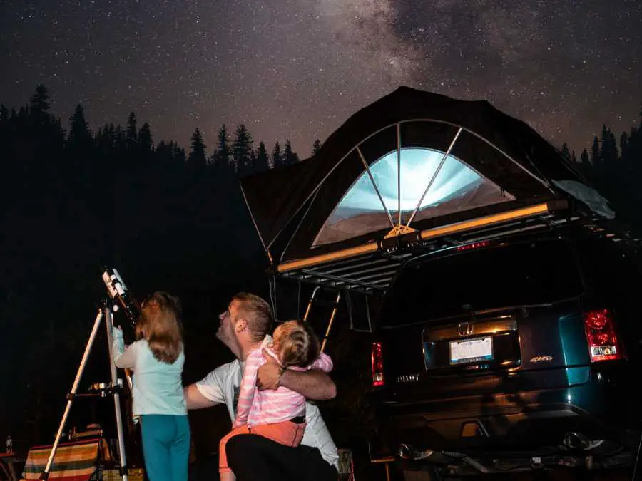 stargazing-at-night-screen-free-activities-for-kids