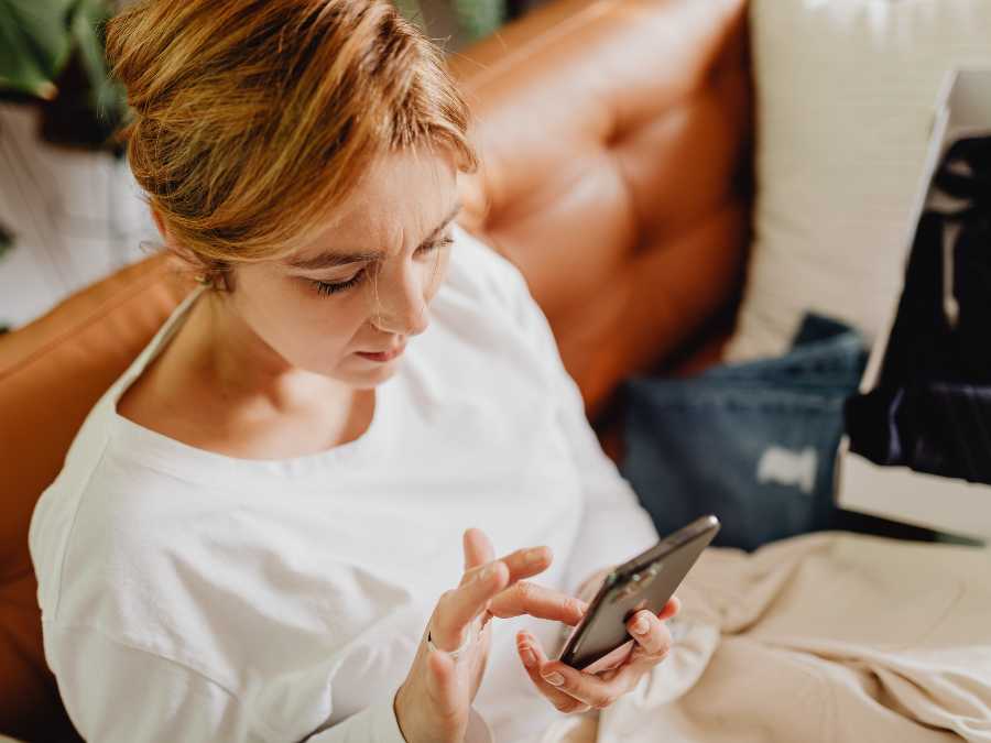 start-the-day-without-immediately-checking-your-phone-stay-at-home-mom-routine